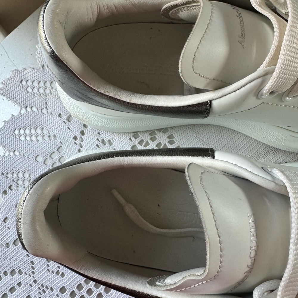 Alexander McQueen Women’s White and Black Leather Sneakers Size 37 - Picture 7 of 10